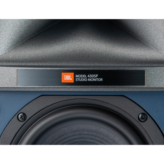4305P Studio Monitor - Black Walnut - Powered Bookshelf Loudspeaker System - Detailshot 16